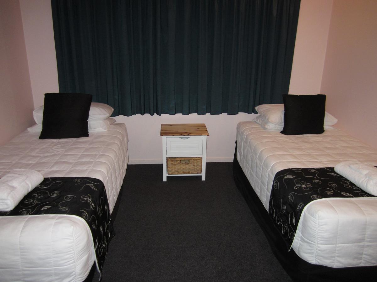 Kiwi Court Motel Hawera Esterno foto